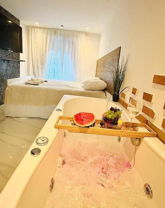 Studio Love Jacuzzi Марсилия Екстериор снимка